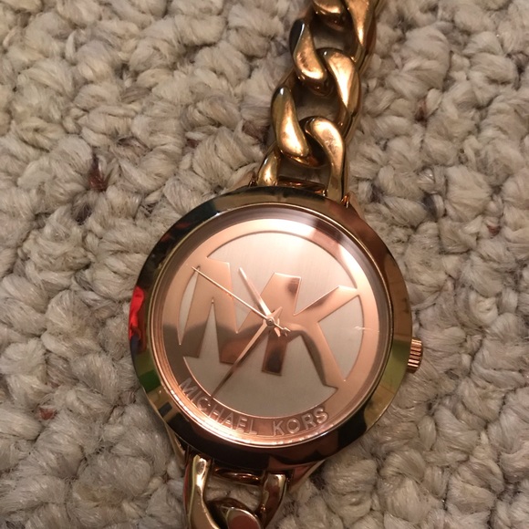 Watch - Picture 2 of 3